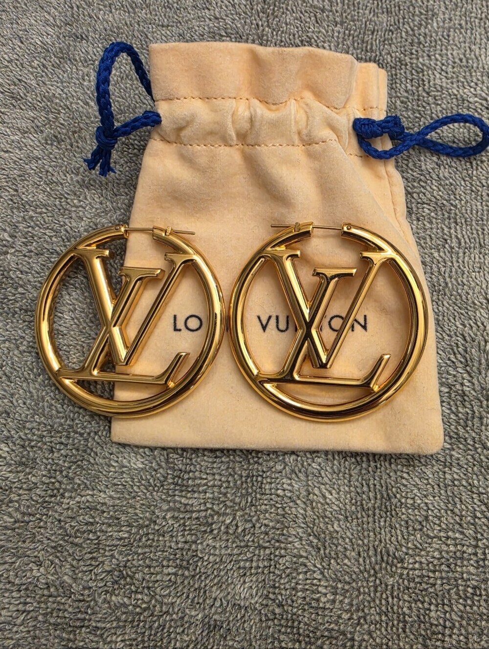 Louis Vuitton Louise Hoop Earrings - Picture 2 of 5